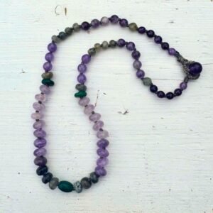 מאלה שומרת היער הסגול (Purple Forest Guardian)