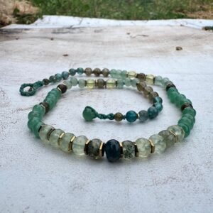 אי ירוק בים (Green Island)